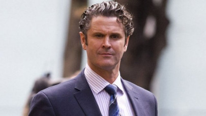 jury retires in cairns perjury trial