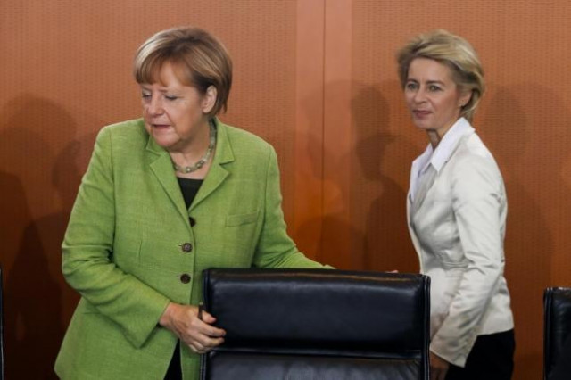 german chancellor angela merkel l and defence minister ursula von der leyen r photo reuters german chancellor angela merkel l and defence minister ursula von der leyen r photo reuters