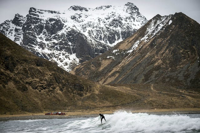 a swedish tourist surfing in unstad beach 69 n in the lofoten islands within the arctic circle surfing in the lofoten islands has started early in the 60 039 s and is possible all year long in the atlantic waters close to 5 c at winter time and and 11 c at summer time they go to paddle between glistening icebergs or ski on blinding white ice but a rising number of polar tourists get to see something else too the monumental changes wrought by global warming photo afp a swedish tourist surfing in unstad beach 69 n in the lofoten islands within the arctic circle surfing in the lofoten islands has started early in the 60 039 s and is possible all year long in the atlantic waters close to 5 c at winter time and and 11 c at summer time they go to paddle between glistening icebergs or ski on blinding white ice but a rising number of polar tourists get to see something else too the monumental changes wrought by global warming photo afp