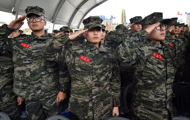 south korean marines salute during a ceremony to commemorate the 5th anniversary of north korea 039 s shelling of yeonpyeong island at the war memorial in seoul on november 23 2015 photo afp south korean marines salute during a ceremony to commemorate the 5th anniversary of north korea 039 s shelling of yeonpyeong island at the war memorial in seoul on november 23 2015 photo afp