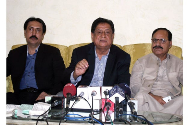 former sindh chief minister and pakistan muslim league nawaz leader liaquat jatoi addressing a press conference photo express former sindh chief minister and pakistan muslim league nawaz leader liaquat jatoi addressing a press conference photo express