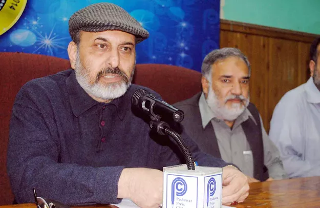 general secetry frontier printers and publishers association shakeel qureshi addressing a press conference at peshawar press club photo nni general secetry frontier printers and publishers association shakeel qureshi addressing a press conference at peshawar press club photo nni