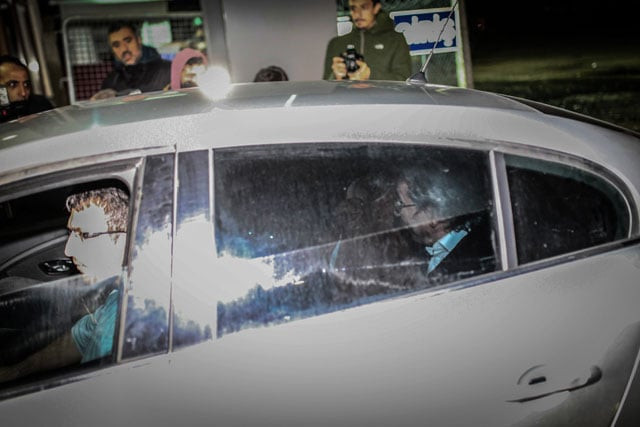 a handout picture released by turkey 039 s cumhuriyet daily shows cumhuriyet editor in chief can dundar r being escorted by anti terror police officers inside a civil car to silivri prison after appearing in court in istanbul on november 26 2015 photo afp a handout picture released by turkey 039 s cumhuriyet daily shows cumhuriyet editor in chief can dundar r being escorted by anti terror police officers inside a civil car to silivri prison after appearing in court in istanbul on november 26 2015 photo afp