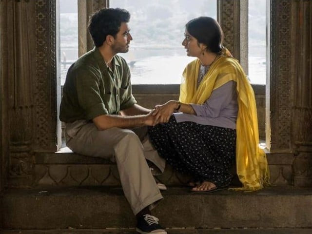 the outrage is over a scene where tanya maniktala s character lata kisses suitor kabir durrani in a temple photo courtesy netflix the outrage is over a scene where tanya maniktala s character lata kisses suitor kabir durrani in a temple photo courtesy netflix