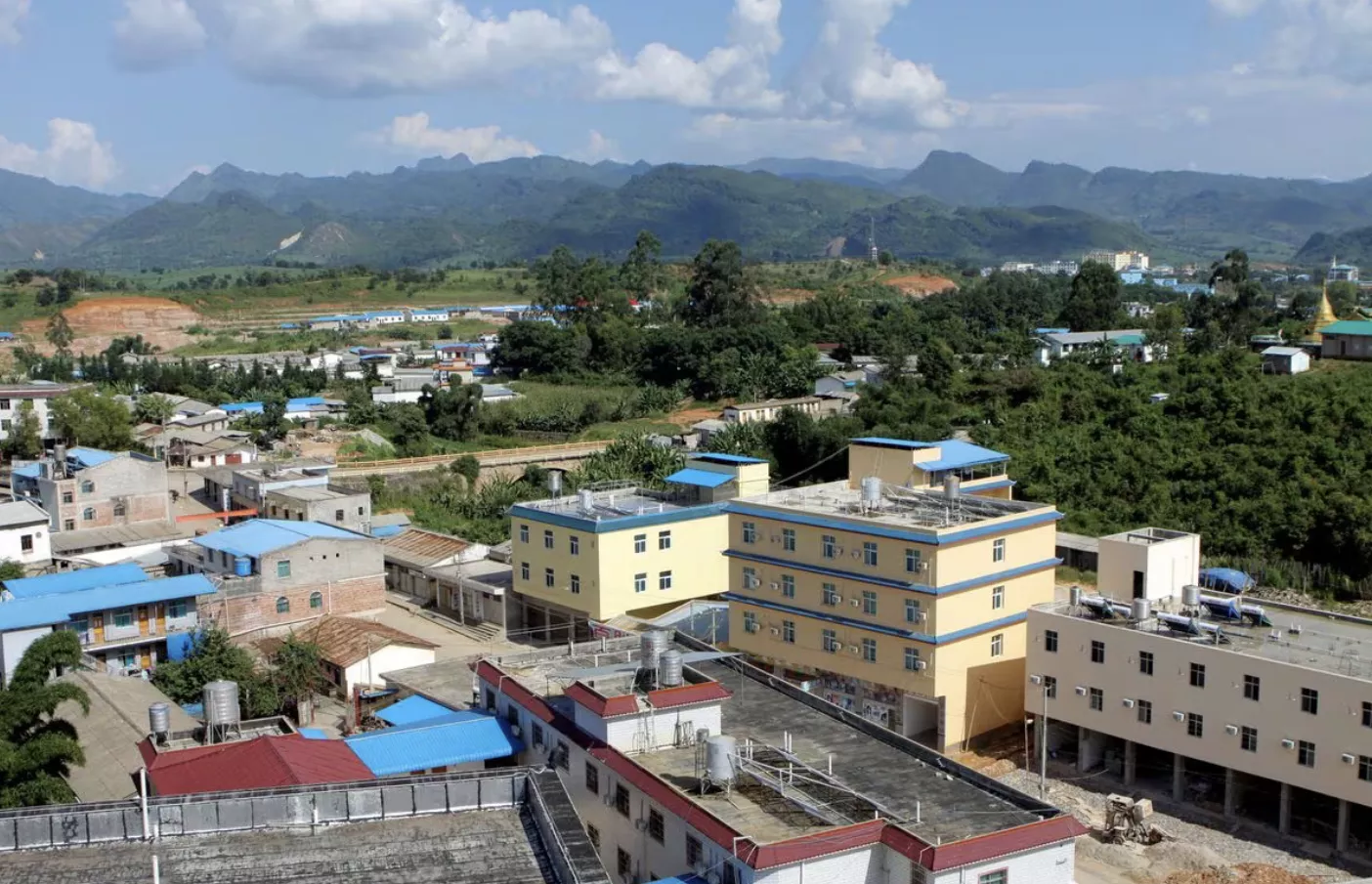 a general view shows laukkai the capital of myanmar s kokang region september 8 2009 reuters a general view shows laukkai the capital of myanmar s kokang region september 8 2009 reuters