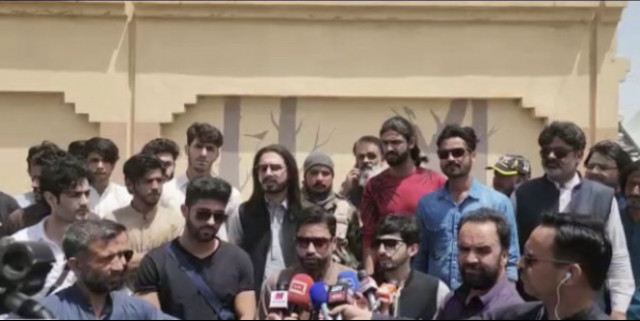shahzaib rind talking to media at quetta airport photo app shahzaib rind talking to media at quetta airport photo app