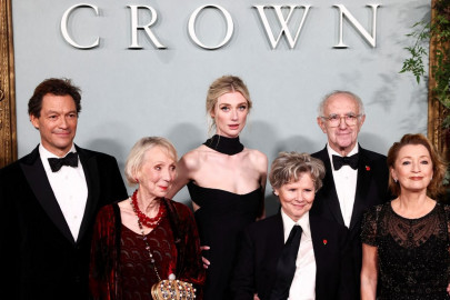 new cast of the crown say viewers know it is a drama new cast of the crown say viewers know it is a drama