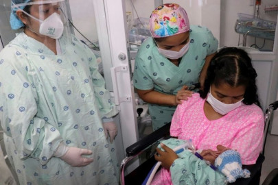strong evidence mothers can transmit virus to newborns strong evidence mothers can transmit virus to newborns