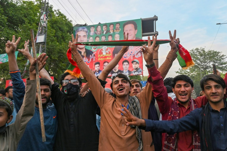 Social media blackout boosts Imran Khan’s momentum