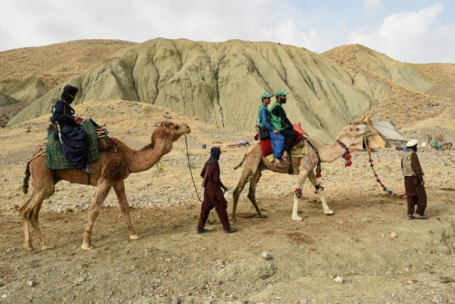 census officials rely on camels to reach remote parts of balochistan photo afp census officials rely on camels to reach remote parts of balochistan photo afp