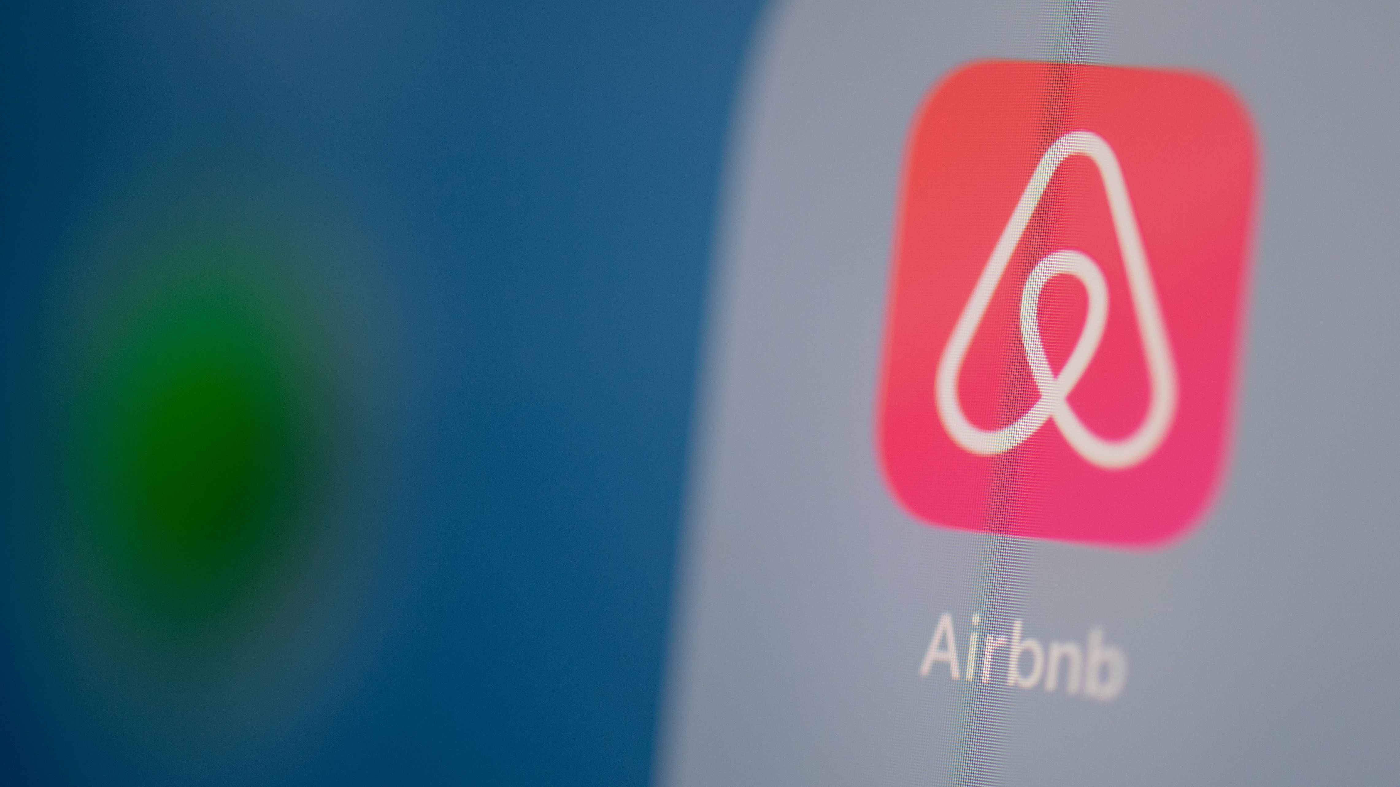 Photo of Airbnb offers free accommodation to Afghan refugees