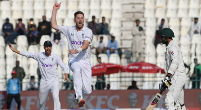 england beat pakistan by 26 runs in multan to clinch series england beat pakistan by 26 runs in multan to clinch series