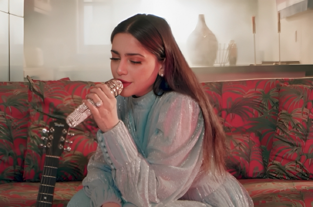 aima baig faces backlash for performing in jeddah music night after sharing umrah pictures aima baig faces backlash for performing in jeddah music night after sharing umrah pictures