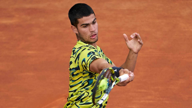alcaraz grinds past bautista agut in windy conditions alcaraz grinds past bautista agut in windy conditions