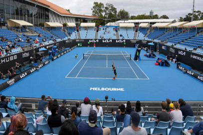 australian open to continue without crowds