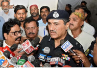 ig sindh police ghulam nabi memon talking with media persons photo app
