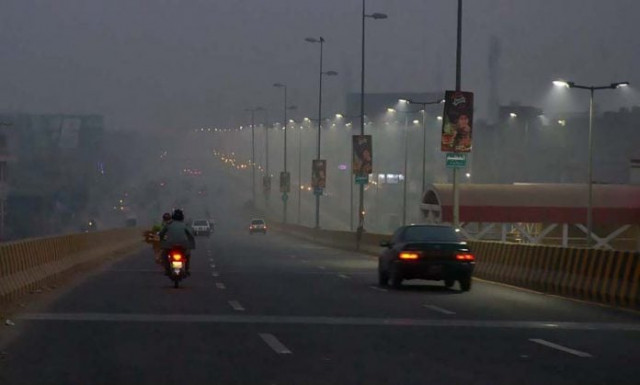 a view of smog during evening time in the city app photo a view of smog during evening time in the city app photo