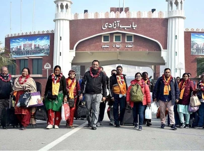 indian pilgrims arrive for religious rituals indian pilgrims arrive for religious rituals