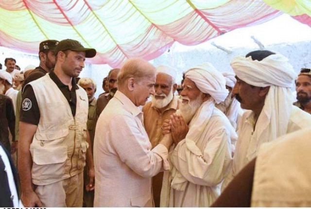 prime minister shehbaz sharif interacting with flood affectees in dera ismail khan photo app file prime minister shehbaz sharif interacting with flood affectees in dera ismail khan photo app file