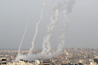 jerusalem violence leads to hamas rockets on israel nine dead in gaza