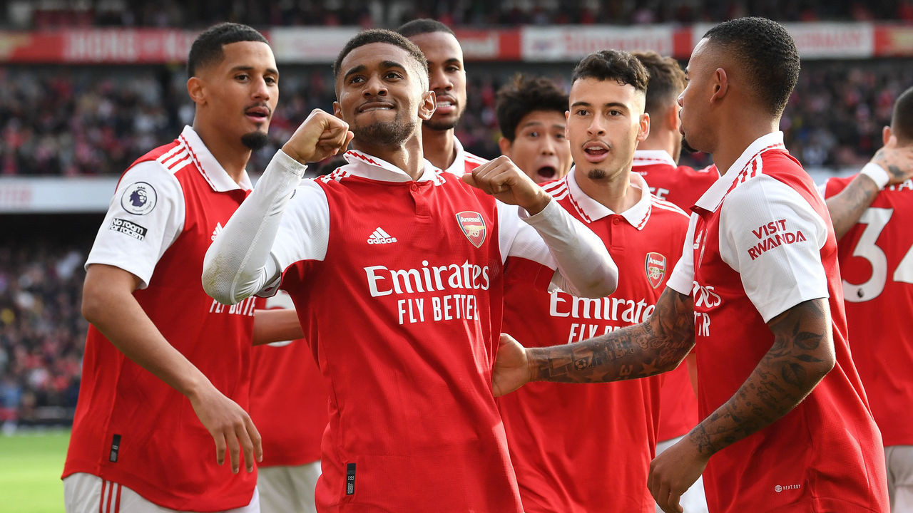 Five-star Arsenal back on top of the Premier League