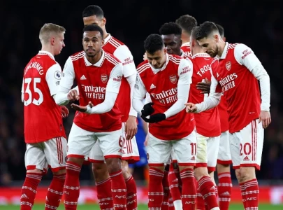 arsenal crush everton to go five points clear arsenal crush everton to go five points clear