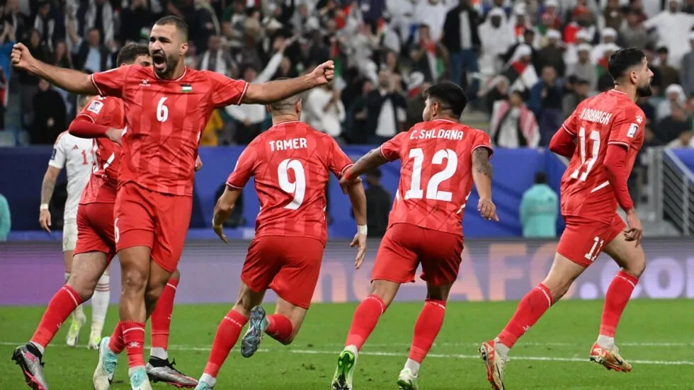palestine s players salute the crowd after holding uae to 1 1 in qatar 2023 afc asian cup group c football match on friday photo afp palestine s players salute the crowd after holding uae to 1 1 in qatar 2023 afc asian cup group c football match on friday photo afp
