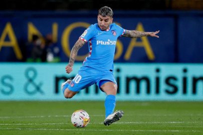 correa s 50 yard stunner as atletico settle for draw