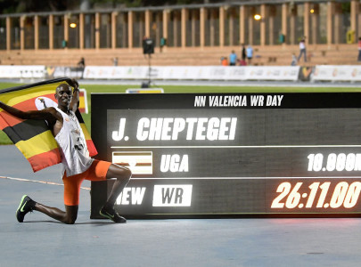 cheptegei smashes 10 000m record