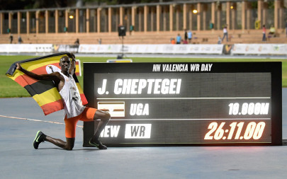 cheptegei smashes 10 000m record cheptegei smashes 10 000m record