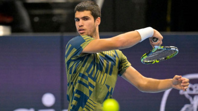 alcaraz djokovic cruise into paris quarters