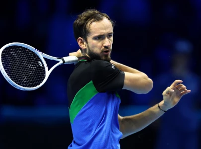 medvedev eyes best tennis against alcaraz