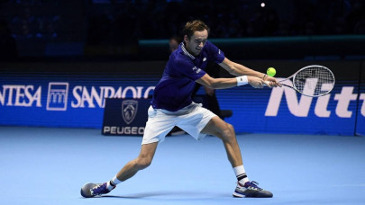 zero pressure as medvedev wins atp finals opener