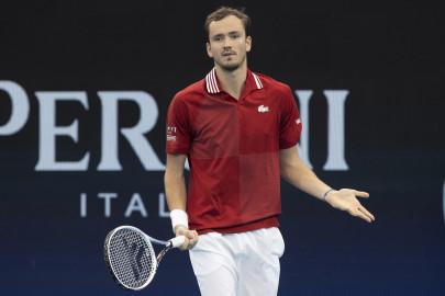 medvedev suffers shock defeat to humbert at atp cup medvedev suffers shock defeat to humbert at atp cup