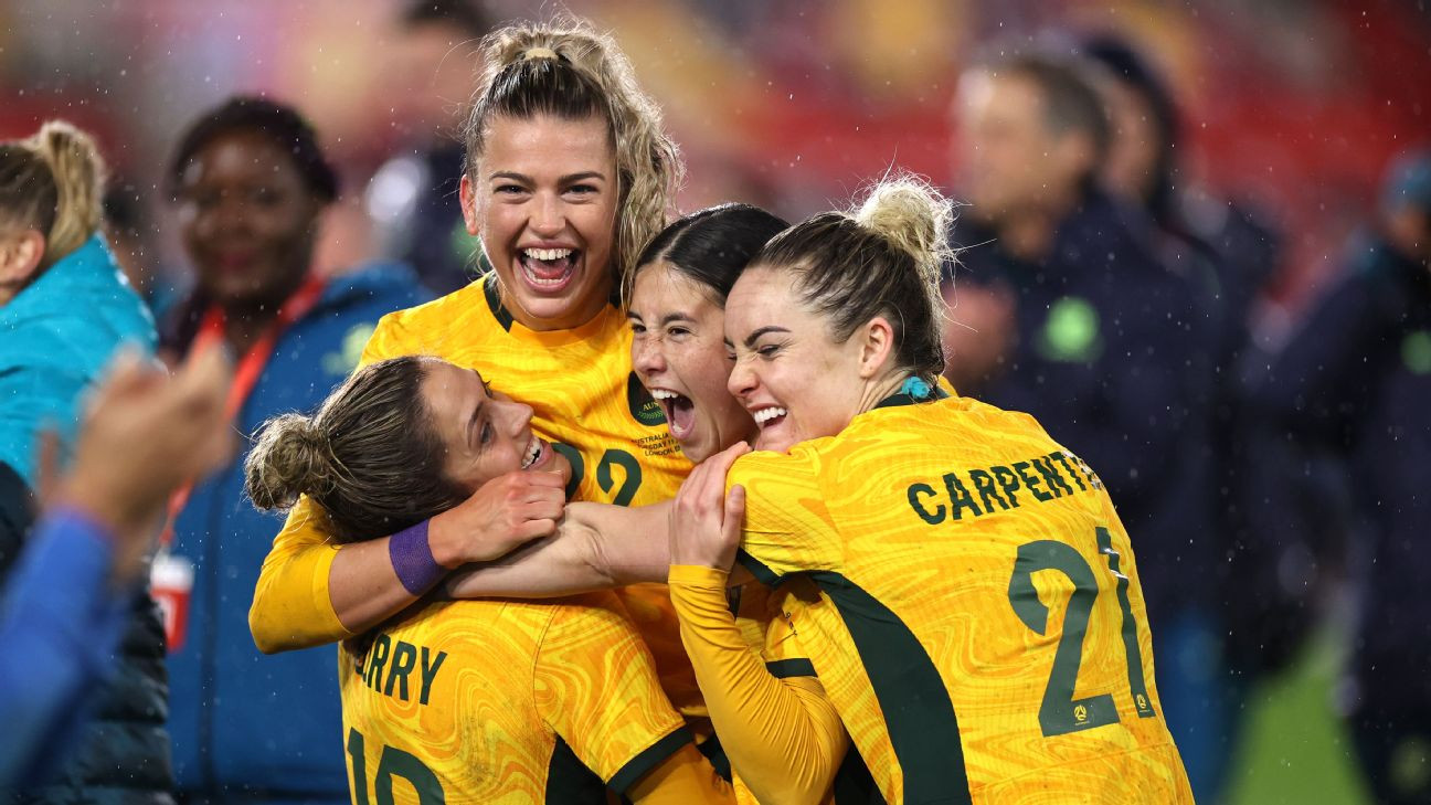Photo of Australia end England women's 30-game unbeaten run