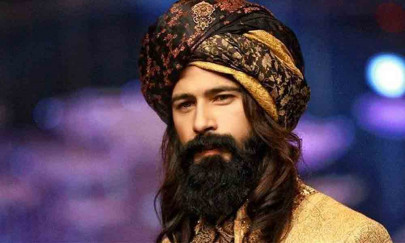 model abbas jafri suspended from pti