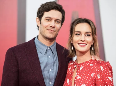 leighton meester reunites with adam brody for nobody wants this season 2 leighton meester reunites with adam brody for nobody wants this season 2