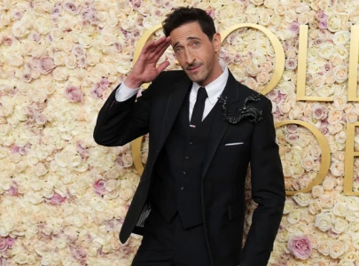 adrien brody criticized for long oscars speech after tossing gum at girlfriend adrien brody criticized for long oscars speech after tossing gum at girlfriend