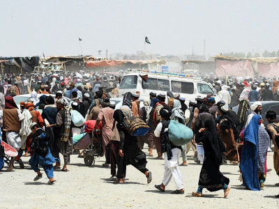 thousands of afghan families flee fighting in former taliban bastion thousands of afghan families flee fighting in former taliban bastion