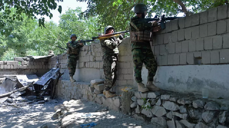 members of afghan security forces take positions during clashes with taliban forces in mihtarlam photo afp