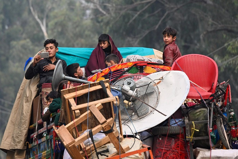 More than 345,000 Afghans have returned to their country or been deported since Pakistan in October ordered undocumented migrants or those who have overstayed their visas to leave. PHOTO: AFP