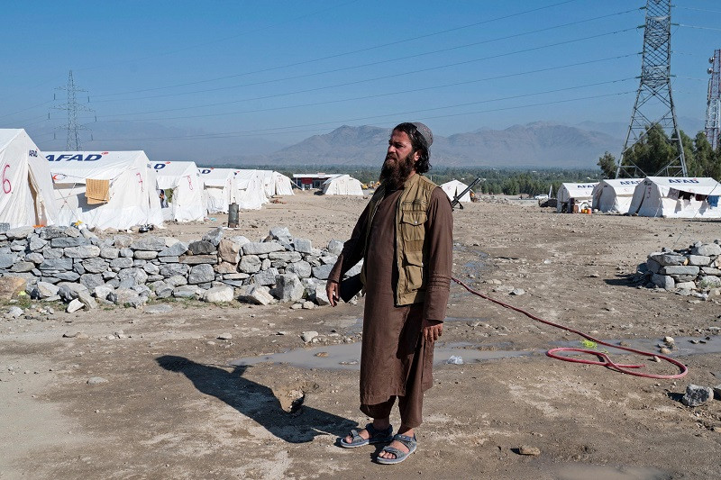 An Afghan security personnel stands guard at a makeshift camp for refugees deported from Pakistan, in the Surkhakan locality of Laghman province, November 13, 2023,. PHOTO: AFP