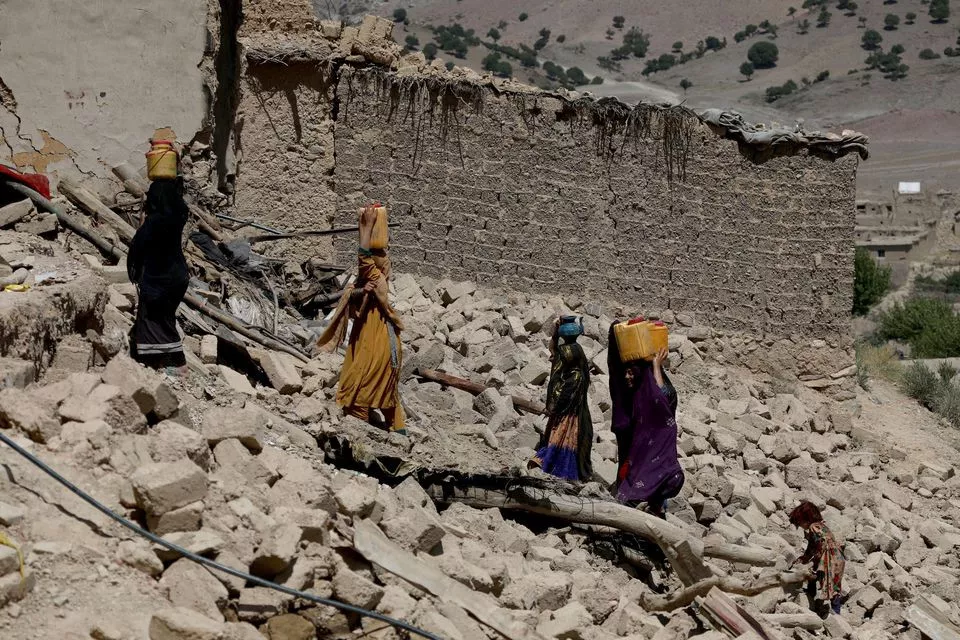 afghan women carry water containers through the debris of damaged houses after the recent earthquake in wor kali village in the barmal district of paktika province afghanistan june 25 2022 photo reuters afghan women carry water containers through the debris of damaged houses after the recent earthquake in wor kali village in the barmal district of paktika province afghanistan june 25 2022 photo reuters