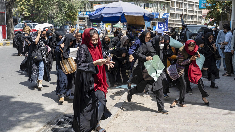 Photo of Afghan women protest Hazara 'genocide' after Kabul bombing