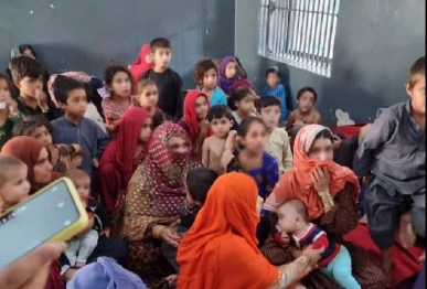 pakistan considers options as us halts afghan relocation