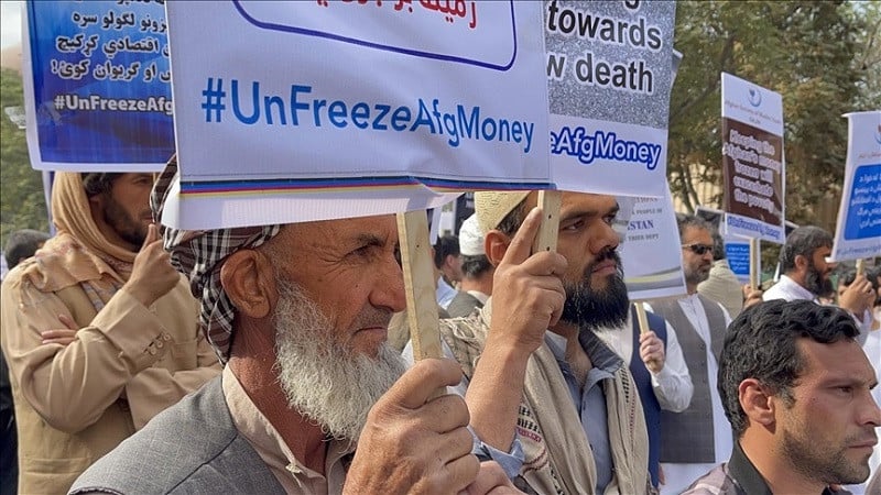afghan people stage a protest in demand of the release billions of dollars in central bank reserves blocked outside afghanistan by united states in kabul afghanistan on september 24 2021 photo anadolu agency