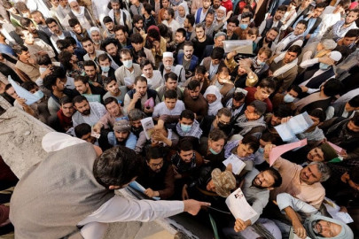 hundreds throng passport office in kabul hundreds throng passport office in kabul