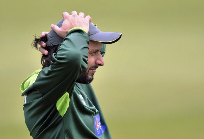 afridi asks zardari for help afridi asks zardari for help