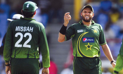 defiant afridi gets hero s welcome defiant afridi gets hero s welcome