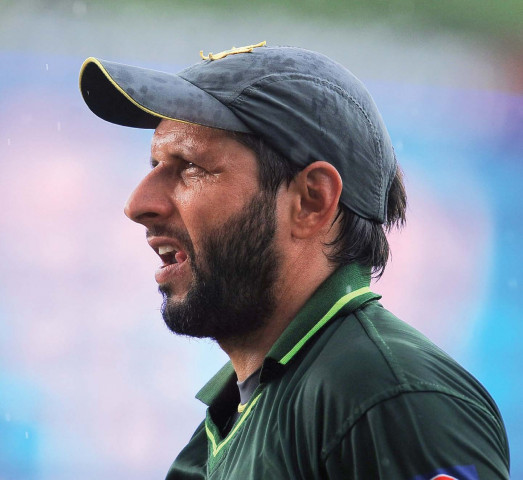 afridi backs akhtar s decision to quit afridi backs akhtar s decision to quit